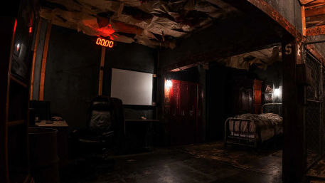 Horror Escape Room Experience with Catering Options & Group Photos image 5