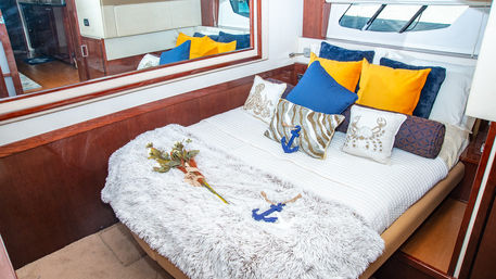 "Hypnotize" Sea Ray 540 Sundancer 54' Yacht Charter image 21