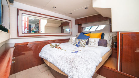 "Hypnotize" Sea Ray 540 Sundancer 54' Yacht Charter image 23