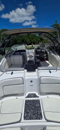 24' Yamaha Jet Boat Experience image 5