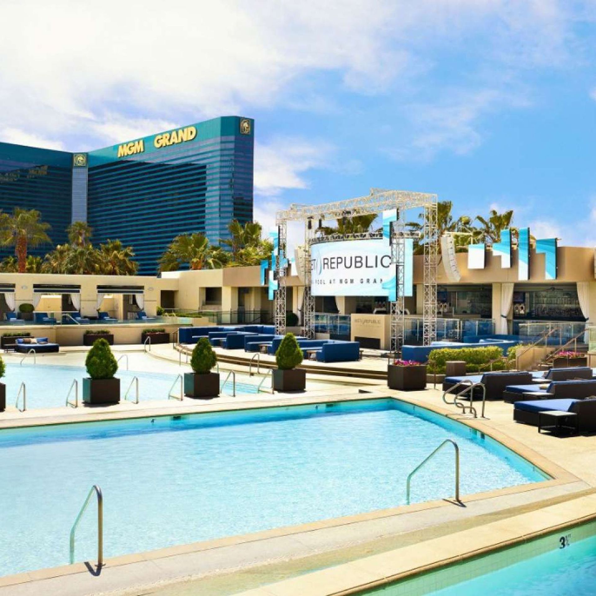 Redo of MGM Grand's Wet Republic promises an even splashier pool