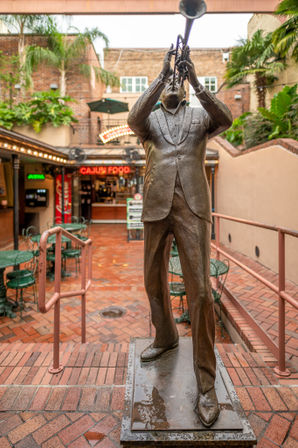 Beignets & Bubbly on Bourbon Street: Bottomless Mimosas, Brunch Entrees & Live Jazz at Cafe Beignet image 9