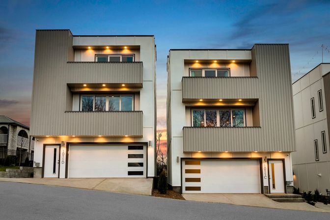Double the Views, Double the Fun! Rooftop Views & Downtown Vibes: 6BR Near Broadway image 1