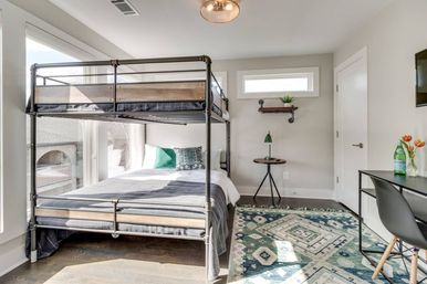 Double the Views, Double the Fun! Rooftop Views & Downtown Vibes: 6BR Near Broadway image 35