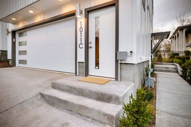 Double the Views, Double the Fun! Rooftop Views & Downtown Vibes: 6BR Near Broadway image 9