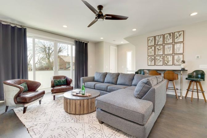 Double the Views, Double the Fun! Rooftop Views & Downtown Vibes: 6BR Near Broadway image 11