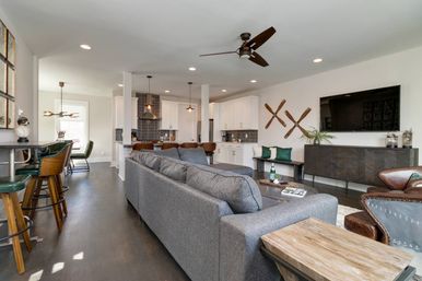 Double the Views, Double the Fun! Rooftop Views & Downtown Vibes: 6BR Near Broadway image 12