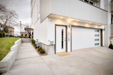 Double the Views, Double the Fun! Rooftop Views & Downtown Vibes: 6BR Near Broadway image 10