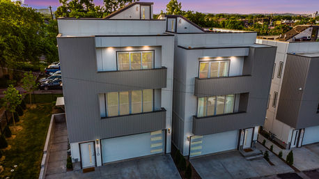 Double the Views, Double the Fun! Rooftop Views & Downtown Vibes: 6BR Near Broadway image 6