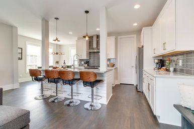 Double the Views, Double the Fun! Rooftop Views & Downtown Vibes: 6BR Near Broadway image 17