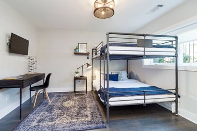 Double the Views, Double the Fun! Rooftop Views & Downtown Vibes: 6BR Near Broadway image 38