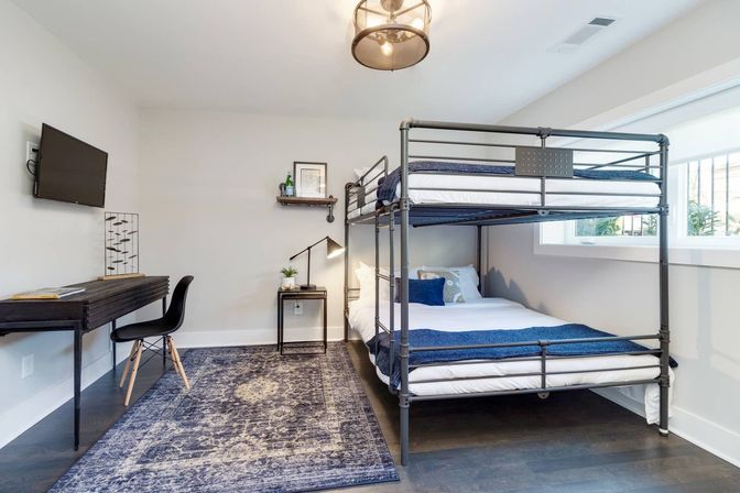 Double the Views, Double the Fun! Rooftop Views & Downtown Vibes: 6BR Near Broadway image 38