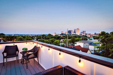 Double the Views, Double the Fun! Rooftop Views & Downtown Vibes: 6BR Near Broadway image 7