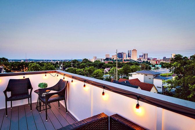 Double the Views, Double the Fun! Rooftop Views & Downtown Vibes: 6BR Near Broadway image 7