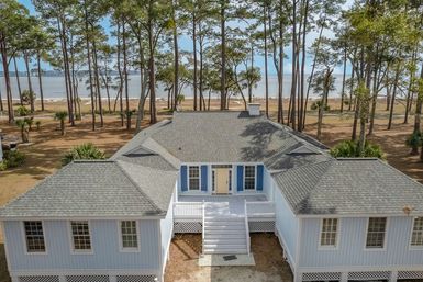 The Grand Daufuskie Oceanfront: 6BR Beachfront Home Near Melrose Pool and Club Facility image 1