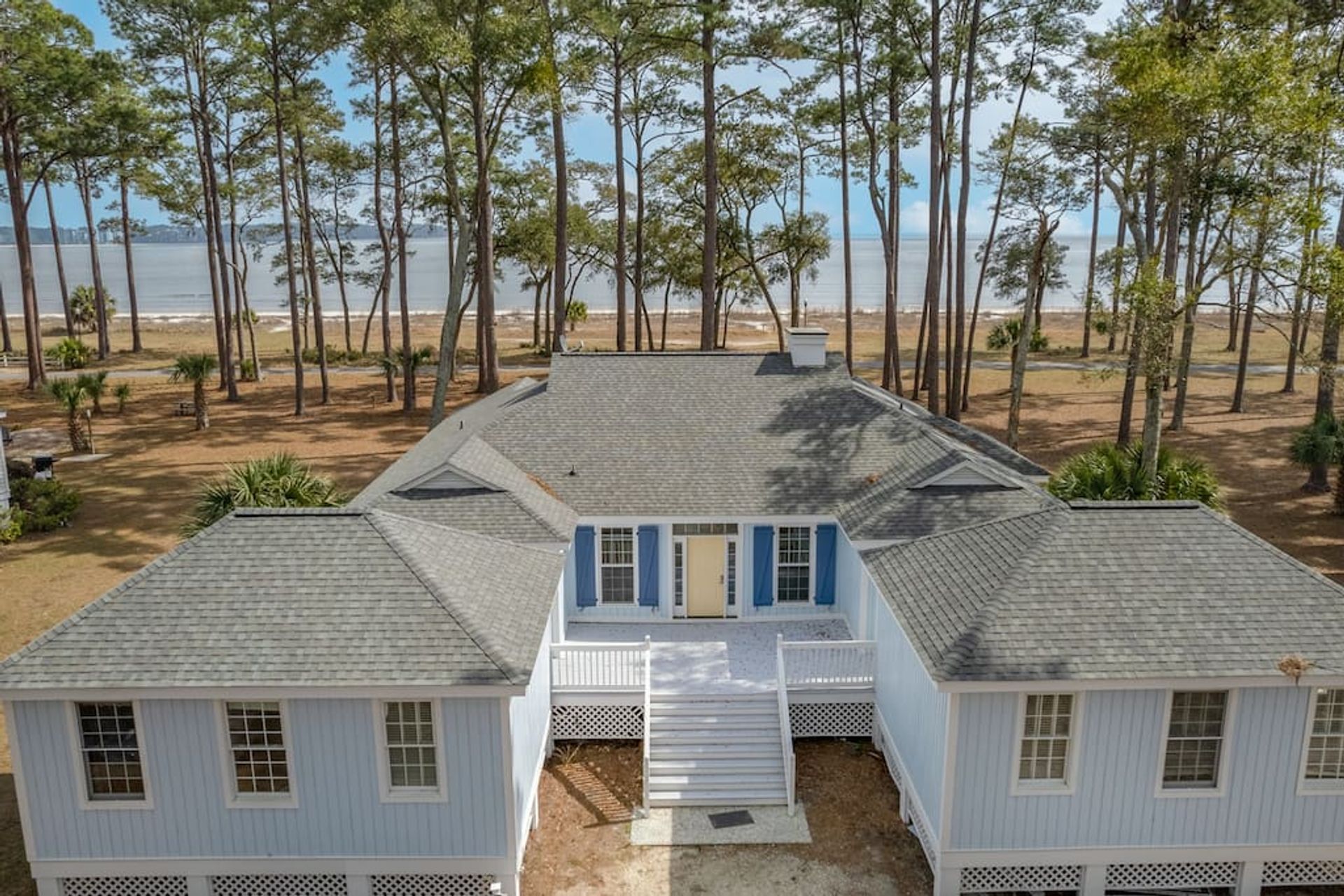 The Grand Daufuskie Oceanfront: 6BR Beachfront Home Near Melrose Pool and Club Facility image 1
