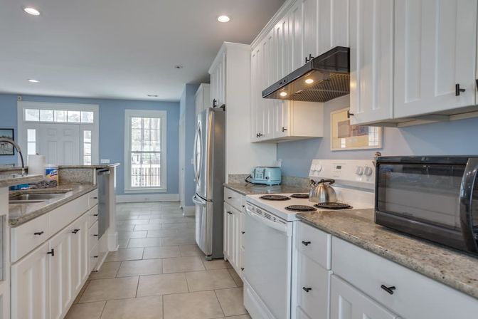 The Grand Daufuskie Oceanfront: 6BR Beachfront Home Near Melrose Pool and Club Facility image 17