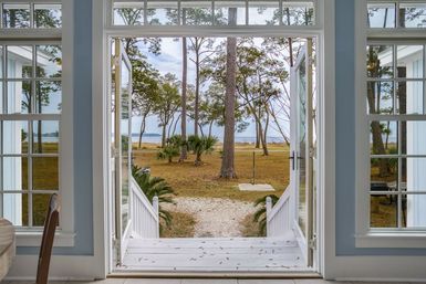 The Grand Daufuskie Oceanfront: 6BR Beachfront Home Near Melrose Pool and Club Facility image 4