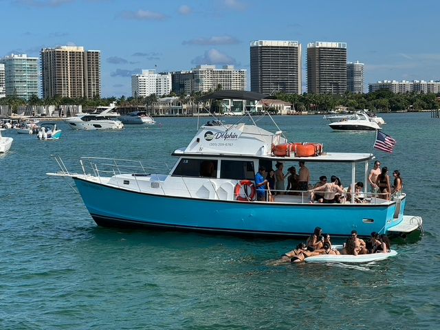Up to 34 Passengers Celebrate Your Boat Party / Yacht Party with Everything Included image 3
