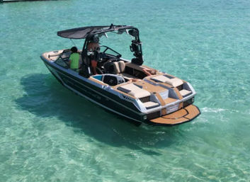 500HP Luxury Speed Boat with the Ultimate Sound System image 4