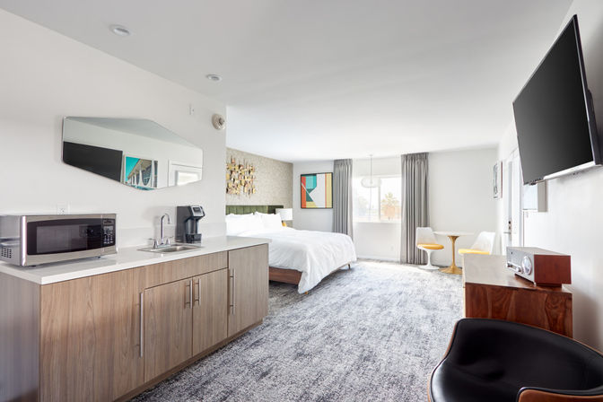 The Cole: Mid-Century Modern Boutique Hotel with Pool, On-Site Bar + Restaurant & Mountain Views image 2