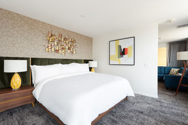 The Cole: Mid-Century Modern Boutique Hotel with Pool, On-Site Bar + Restaurant & Mountain Views image 11