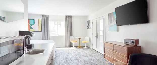 The Cole: Mid-Century Modern Boutique Hotel with Pool, On-Site Bar + Restaurant & Mountain Views image 3