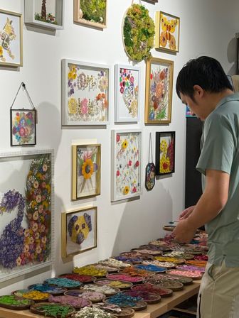 Pressed Flower Art Workshop: Create Your Own Botanical Frame image 11