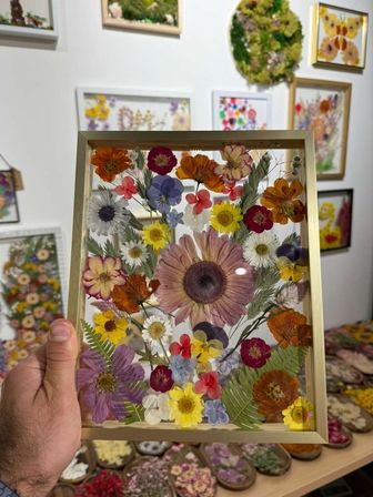 Pressed Flower Art Workshop: Create Your Own Botanical Frame image 5