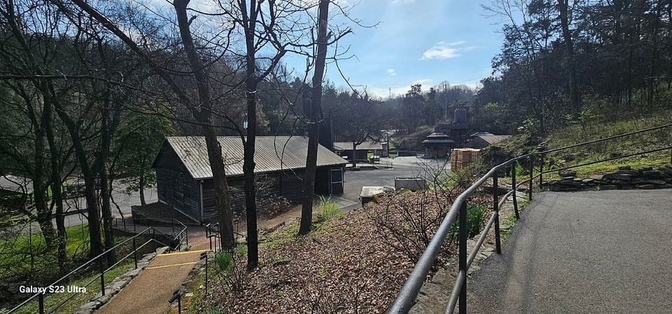 Nashville to Jack Daniel's Distillery Bus Tour & Whiskey Tastings image 19