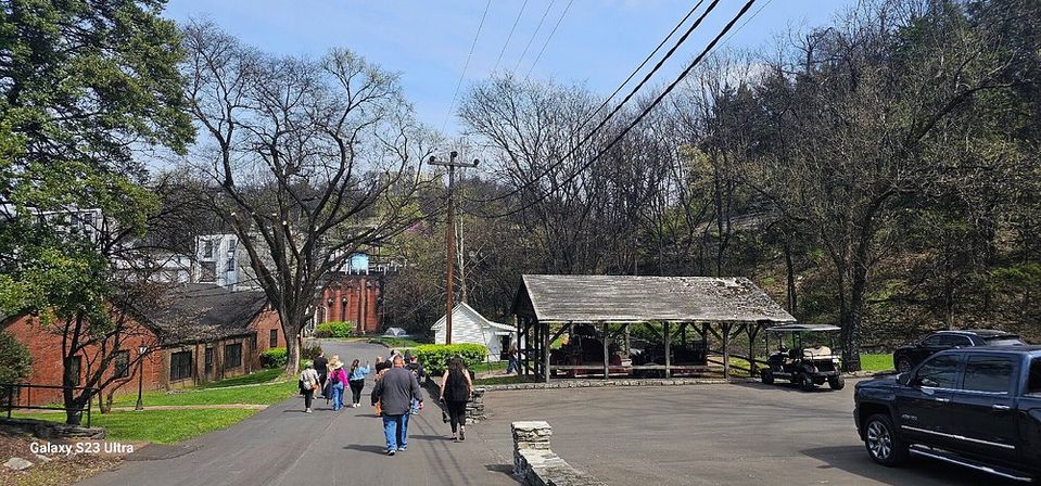 Nashville to Jack Daniel's Distillery Bus Tour & Whiskey Tastings image 20
