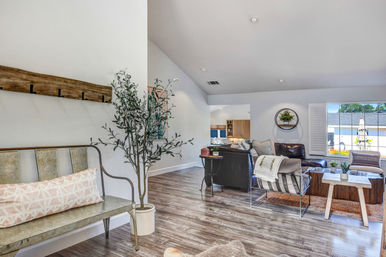The Palmer Farmhouse: Elegant Sonoma Retreat with Pool, Hot Tub & Outdoor Living image 11