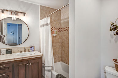 The Palmer Farmhouse: Elegant Sonoma Retreat with Pool, Hot Tub & Outdoor Living image 29