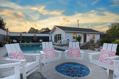 The Palmer Farmhouse: Elegant Sonoma Retreat with Pool, Hot Tub & Outdoor Living image 4
