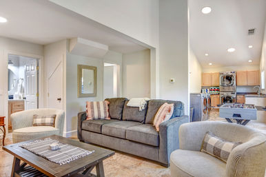 The Palmer Farmhouse: Elegant Sonoma Retreat with Pool, Hot Tub & Outdoor Living image 18