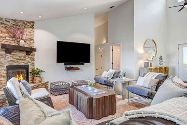 The Palmer Farmhouse: Elegant Sonoma Retreat with Pool, Hot Tub & Outdoor Living image 14