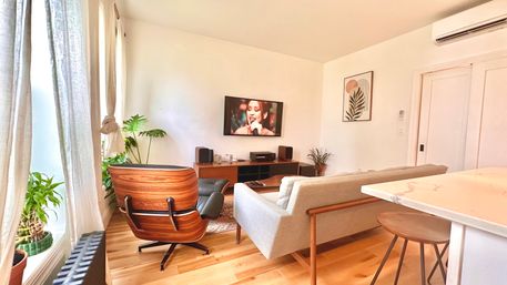 Penthouse Duplex with Spa Bathroom & Movie Theater Living Room image 17