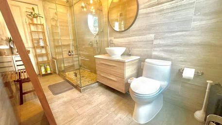 Penthouse Duplex with Spa Bathroom & Movie Theater Living Room image 32