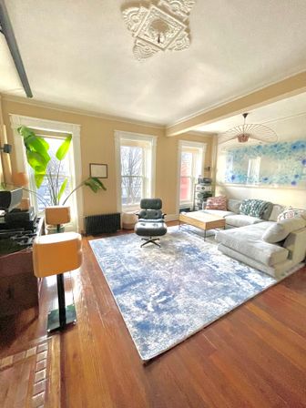 Penthouse Duplex with Spa Bathroom & Movie Theater Living Room image 3