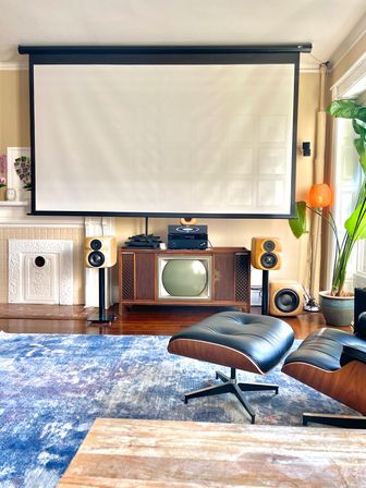 Penthouse Duplex with Spa Bathroom & Movie Theater Living Room image 2