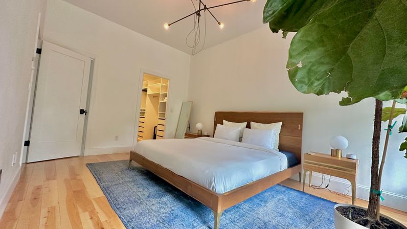 Penthouse Duplex with Spa Bathroom & Movie Theater Living Room image 8