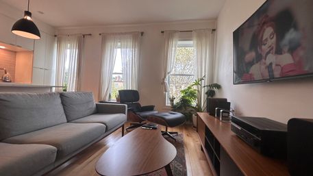 Penthouse Duplex with Spa Bathroom & Movie Theater Living Room image 18
