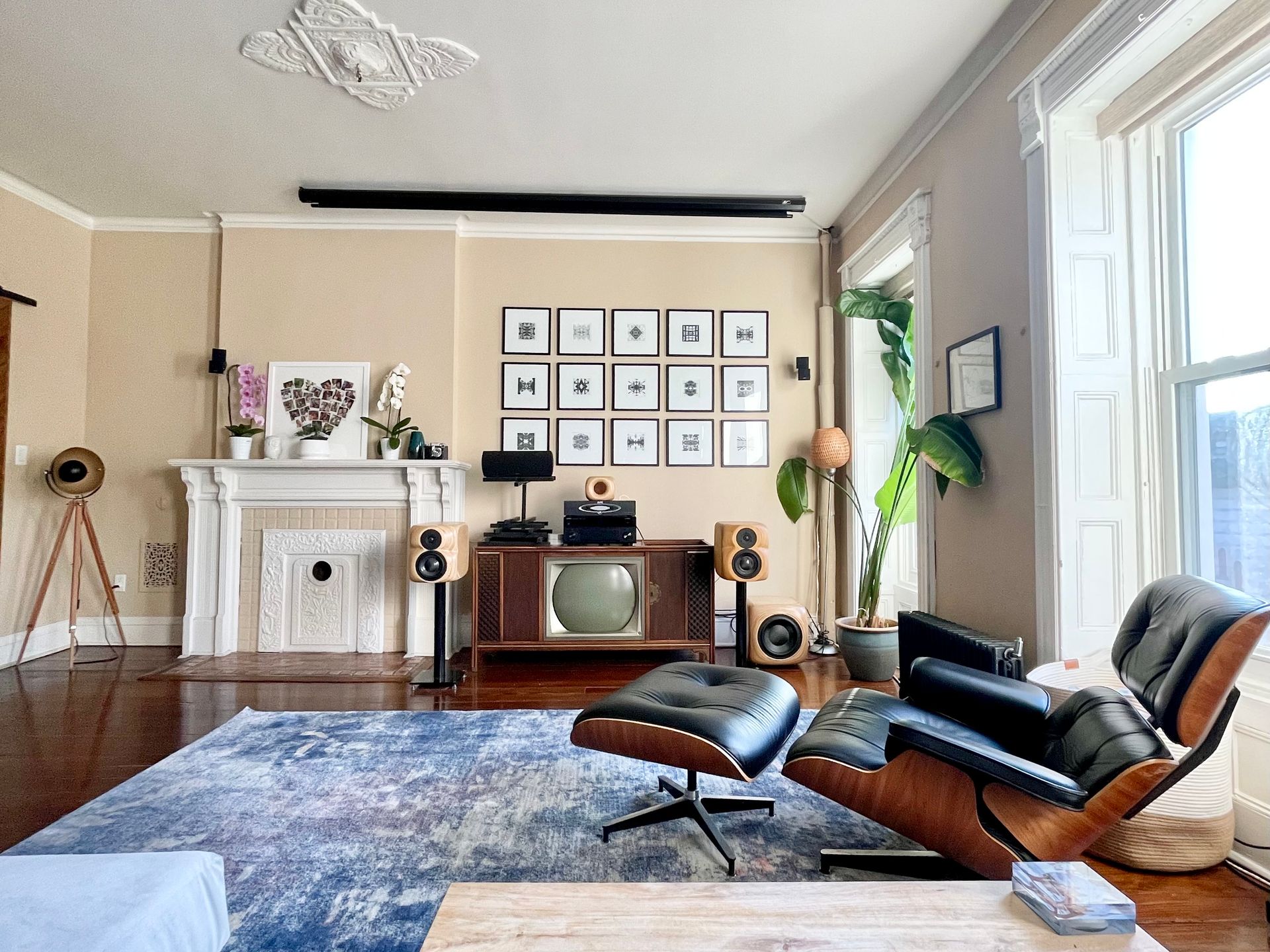 Penthouse Duplex with Spa Bathroom & Movie Theater Living Room image 1