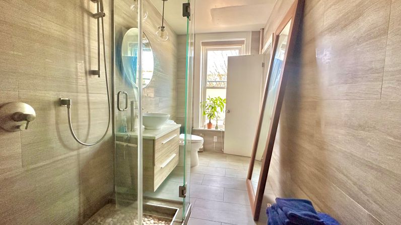 Penthouse Duplex with Spa Bathroom & Movie Theater Living Room image 31