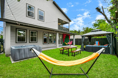 Blooming Gardens: 2 Epic Downtown Homes with 22 Beds, Hot Tubs, Chef, Massage & Mixology Class image 19