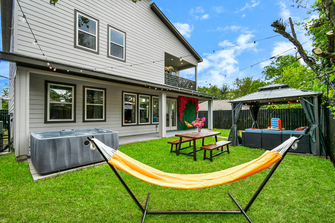 Blooming Gardens: 2 Epic Downtown Homes with 22 Beds, Hot Tubs, Chef, Massage & Mixology Class image 19