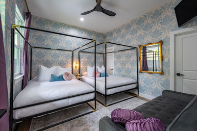 Blooming Gardens: 2 Epic Downtown Homes with 22 Beds, Hot Tubs, Chef, Massage & Mixology Class image 9