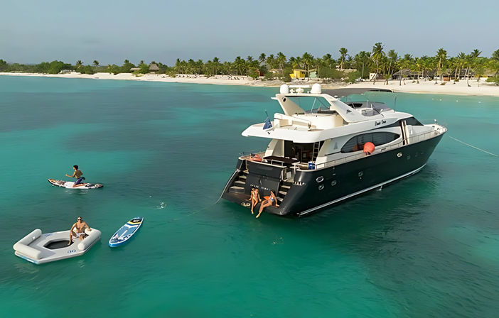 Luxury 78-foot Azimut Yacht Charter to Saona or Catalina with Captain, Drinks & Crew image 8