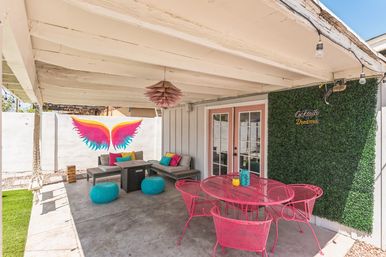 Love Island Vibes at this Desert Dream House image 33