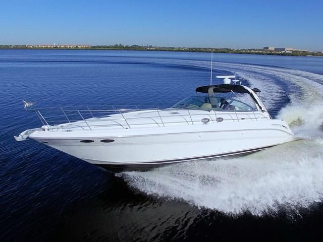 45' SeaRay Dream Yacht Charter Experience image 3